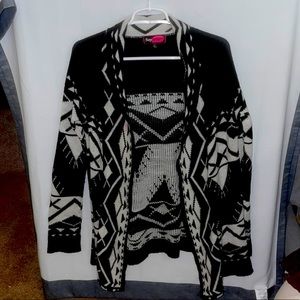 Woman’s Aztec Black/White Cardigan